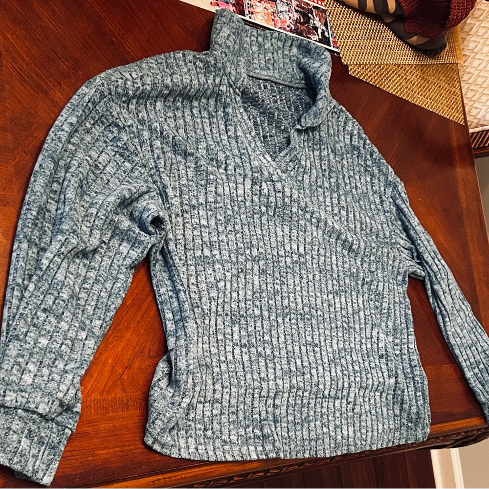 🧨WOMENS SIZE:M/L SWEATER SHIRT WITH POCKETS (SEND ANY OFFER‼️) 🧨